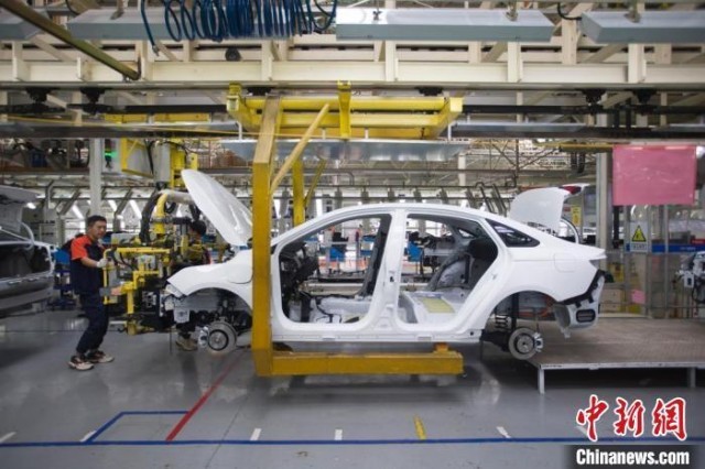 資料圖：汽車工廠生產(chǎn)線?！?jiān)?攝